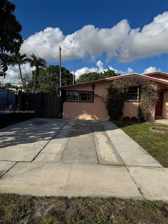 3 of 37 - 17 E 50th Place, Hialeah, FL