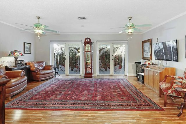3 of 33 - 1412 Hollywood Boulevard, Hollywood, FL