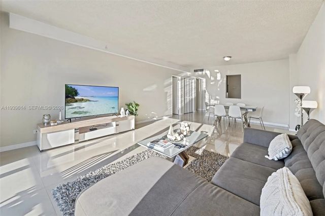 2 of 31 - 5601 Collins Avenue #1618, Miami Beach, FL