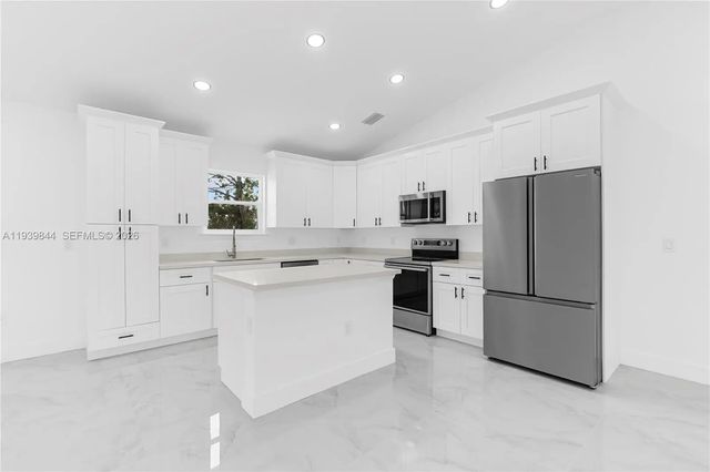 5 of 27 - 3117 W 64th W, Lehigh Acres, FL