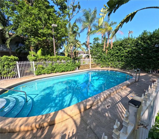 1423 Holly Heights Drive #15, Fort Lauderdale