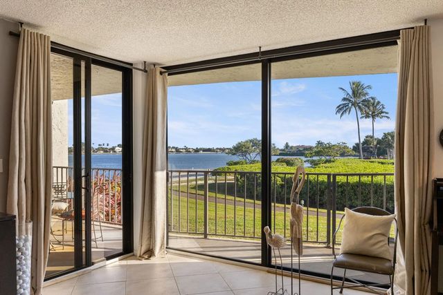 3 of 41 - 7020 Half Moon Circle #105, Hypoluxo, FL