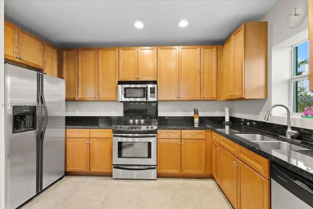 4 of 23 - 630 Se 15th Street #3, Fort Lauderdale, FL