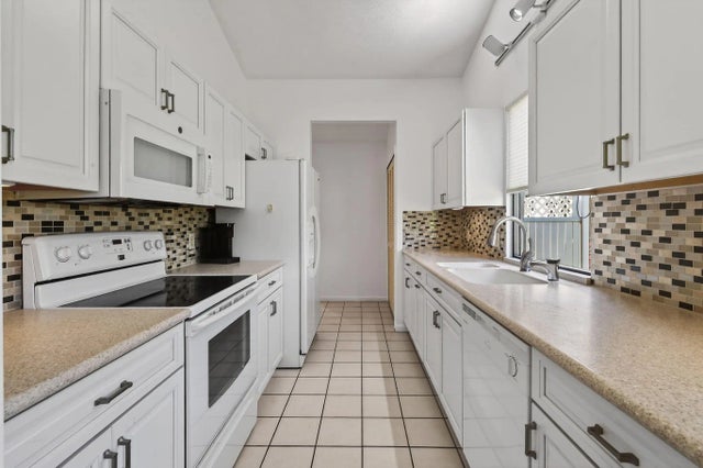 Photo of Listing #R11152076