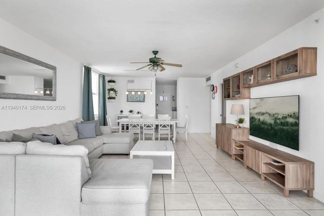 5 of 39 - 5601 Collins Avenue #825, Miami Beach, FL