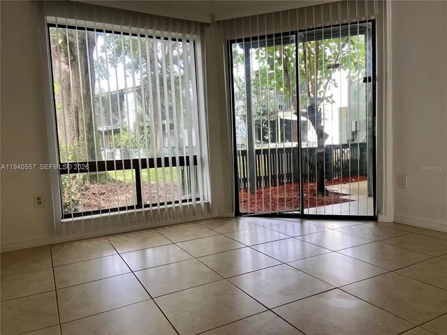 5 of 8 - 4318 Lakeway Drive #12-d, Orlando, FL