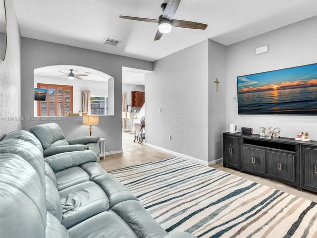 5 of 74 - 625 Se 30th Terrace, Homestead, FL
