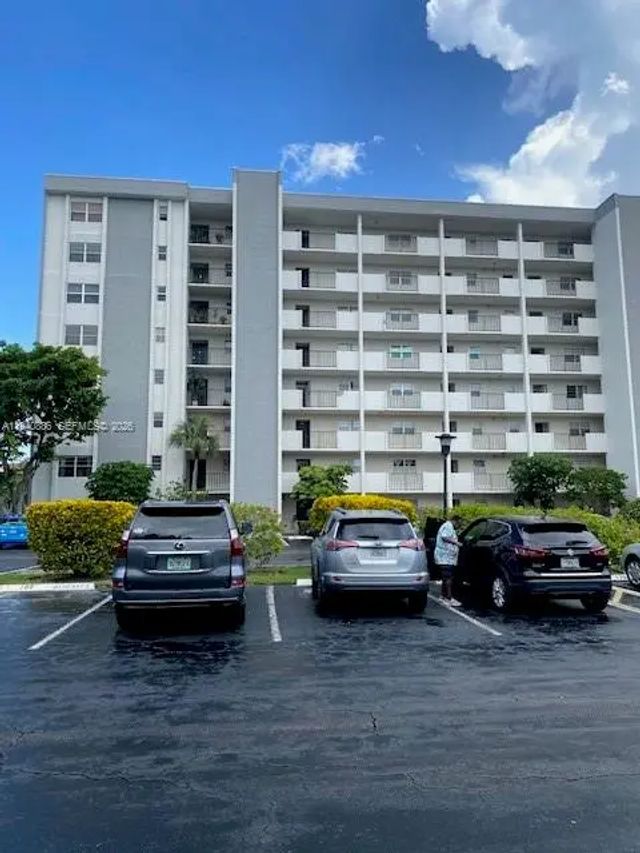 5860 Nw 44th Street #102, Lauderhill
