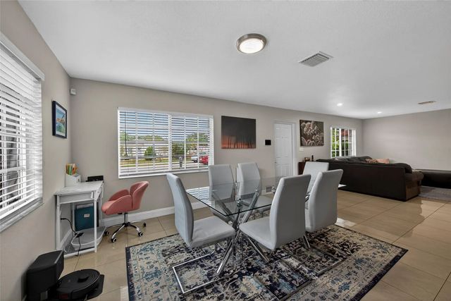 4 of 31 - 348 Nw 40th Court, Oakland Park, FL