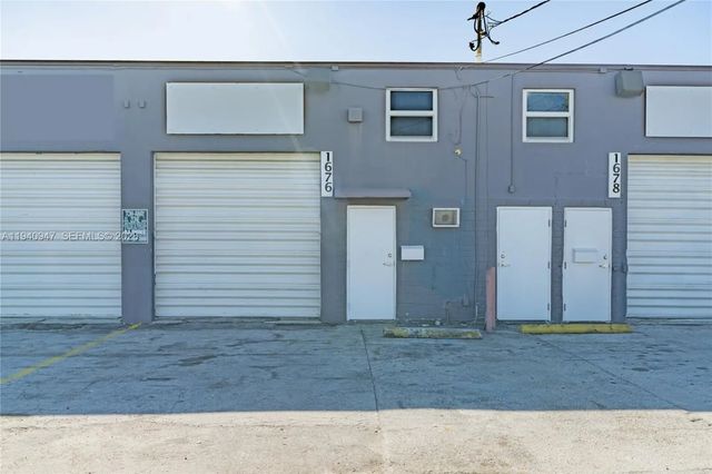 1676 W 31st Place, Hialeah