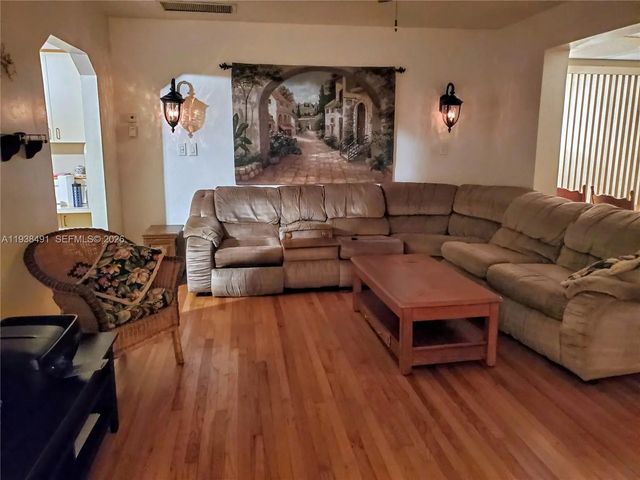 4 of 14 - 1846 Wiley Street, Hollywood, FL