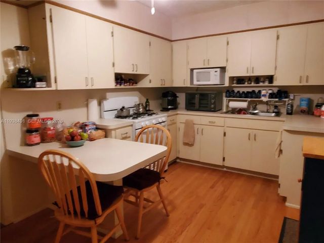 5 of 14 - 1846 Wiley Street, Hollywood, FL