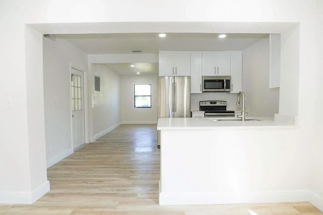 5 of 15 - 924 Nw 11th Court, Fort Lauderdale, FL