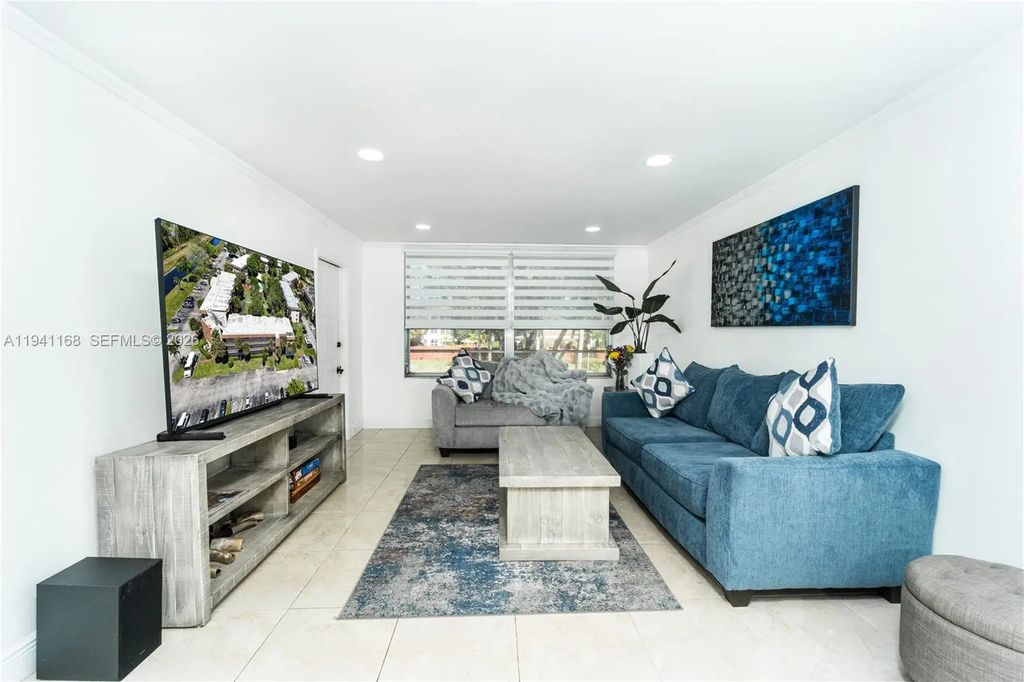 7500 Nw 17th Street #207, Plantation