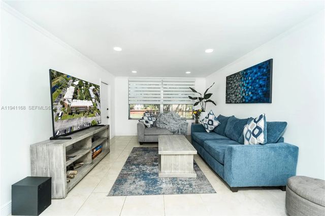 7500 Nw 17th Street #207, Plantation