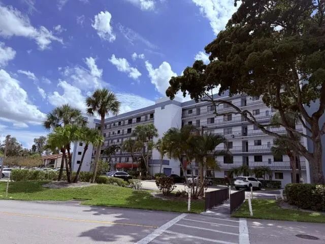7770 Tahiti Lane #405, Lake Worth