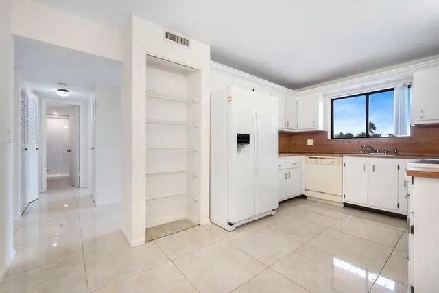 4 of 20 - 7770 Tahiti Lane #405, Lake Worth, FL