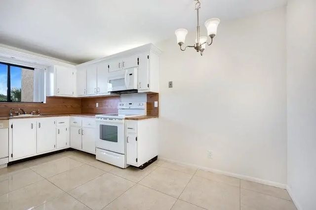 5 of 20 - 7770 Tahiti Lane #405, Lake Worth, FL