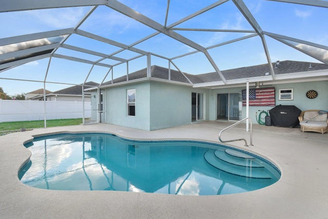 Photo of Listing #R11152392