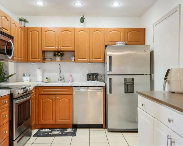 2 of 19 - 4770 Nw 21st Street #305, Lauderhill, FL