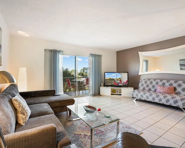 4 of 19 - 4770 Nw 21st Street #305, Lauderhill, FL