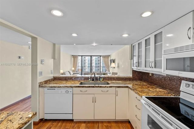 4 of 15 - 555 Ne 15th Street #14g, Miami, FL
