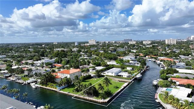 3 of 10 - 2210 Ne 124th Street, North Miami, FL