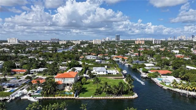 4 of 10 - 2210 Ne 124th Street, North Miami, FL