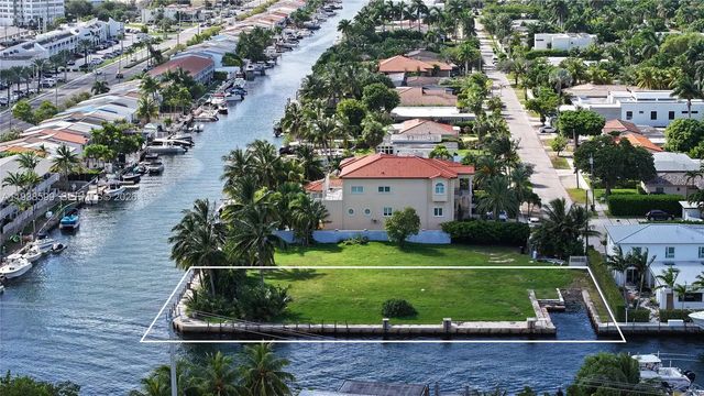 5 of 10 - 2210 Ne 124th Street, North Miami, FL