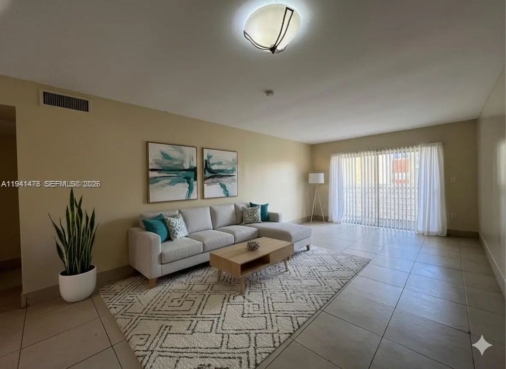 3700 Nw 21st Street #304, Lauderdale Lakes