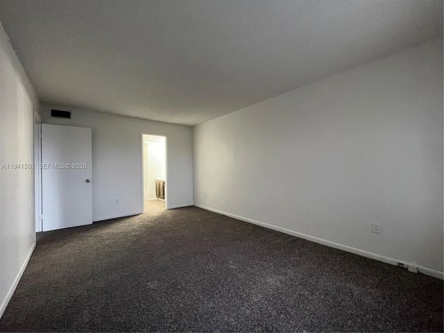 4 of 12 - 492 Nw 165th St Road #c-611, Miami, FL