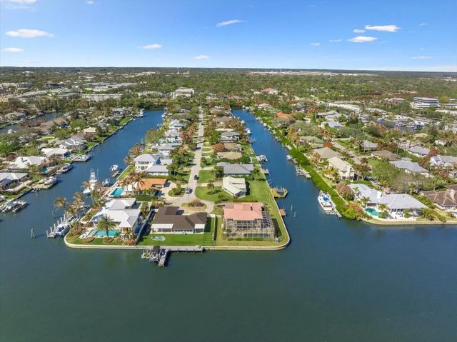4 of 70 - 2 Seahorse Lane, Vero Beach, FL
