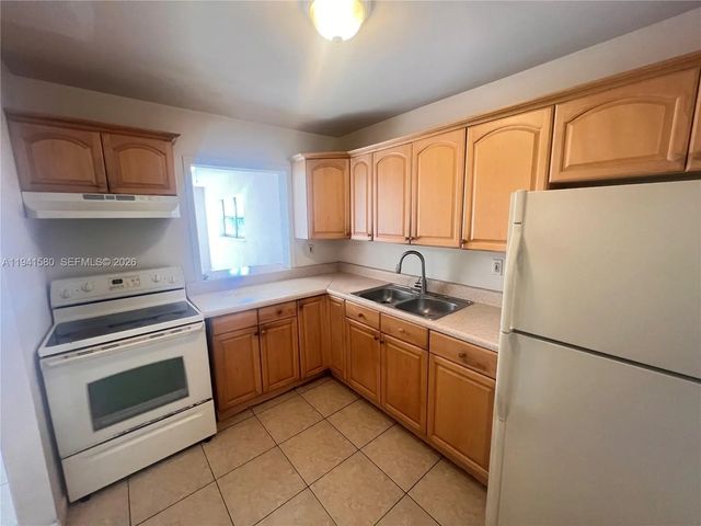 4 of 9 - 12290 Ne 11th Court #203, North Miami, FL