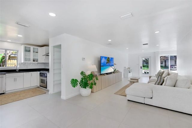 3 of 14 - 617 Sw 5th Avenue, Fort Lauderdale, FL