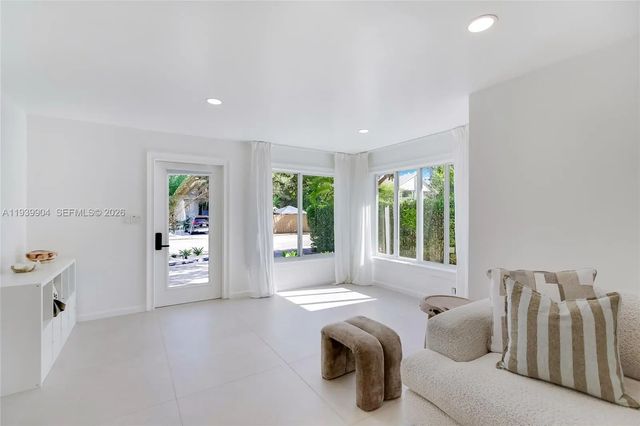 4 of 14 - 617 Sw 5th Avenue, Fort Lauderdale, FL