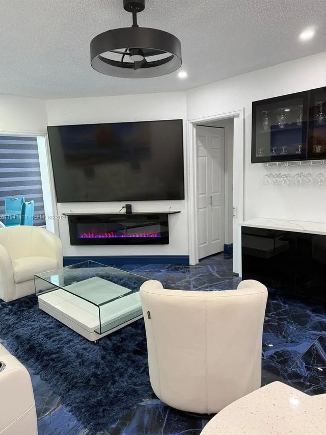 5 of 17 - 5121 W Oakland Park Boulevard #212, Lauderdale Lakes, FL