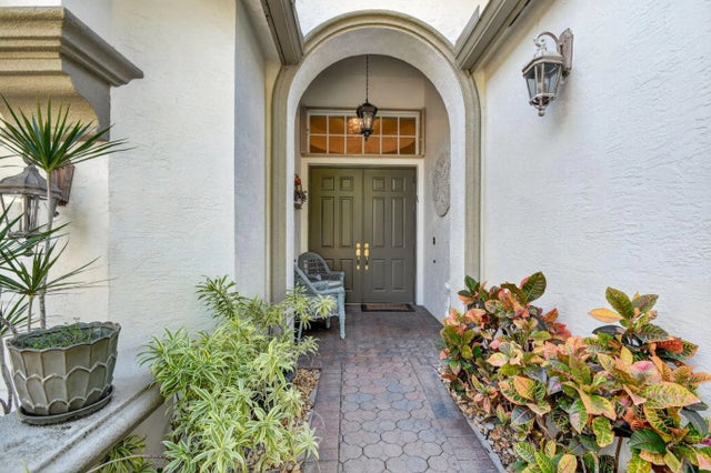 Photo of Listing #R11152590