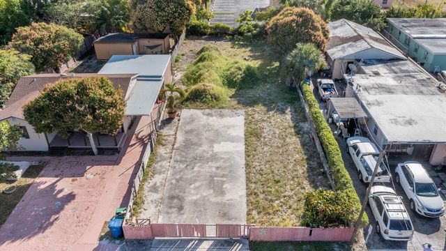 2 of 5 - 1045 W 30th Street, Riviera Beach, FL