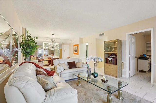 3 of 29 - 4350 Hillcrest Drive #702, Hollywood, FL
