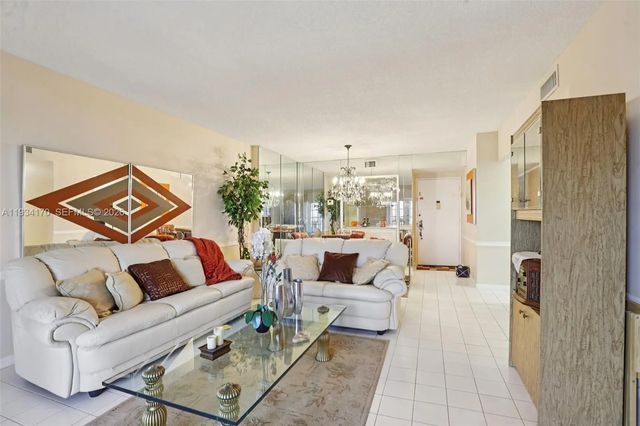 4 of 29 - 4350 Hillcrest Drive #702, Hollywood, FL