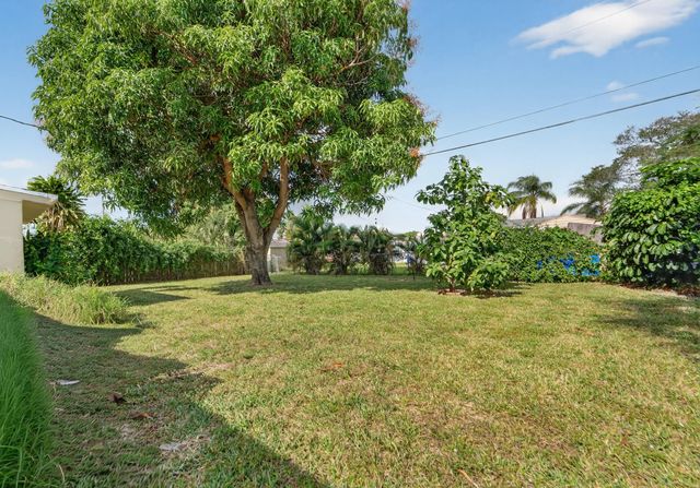 3 of 25 - 2105 Worthington Road, West Palm Beach, FL