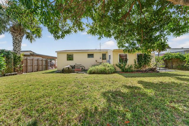 4 of 25 - 2105 Worthington Road, West Palm Beach, FL