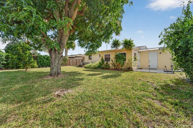 5 of 25 - 2105 Worthington Road, West Palm Beach, FL