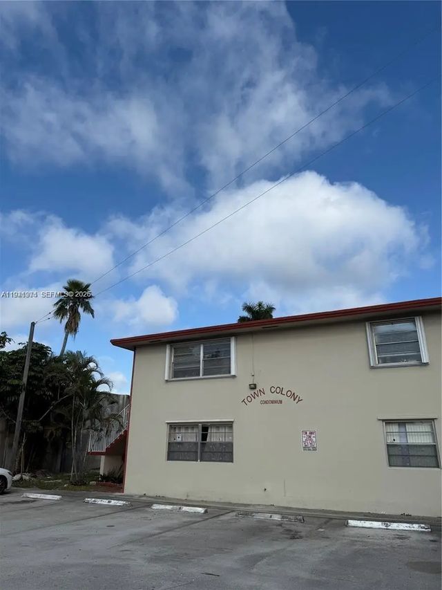 2915 Plunkett Street #12a, Hollywood
