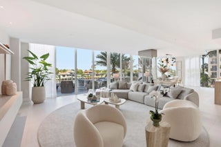 Photo of Listing #R11152748