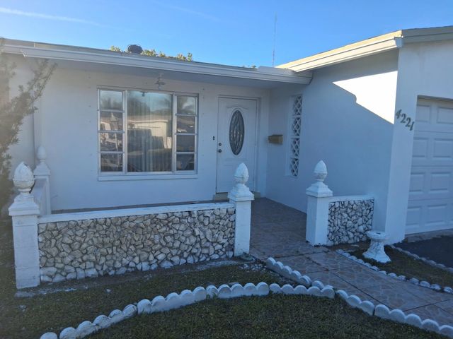 3 of 4 - 4221 Nw 51st Avenue Ne, Lauderdale Lakes, FL
