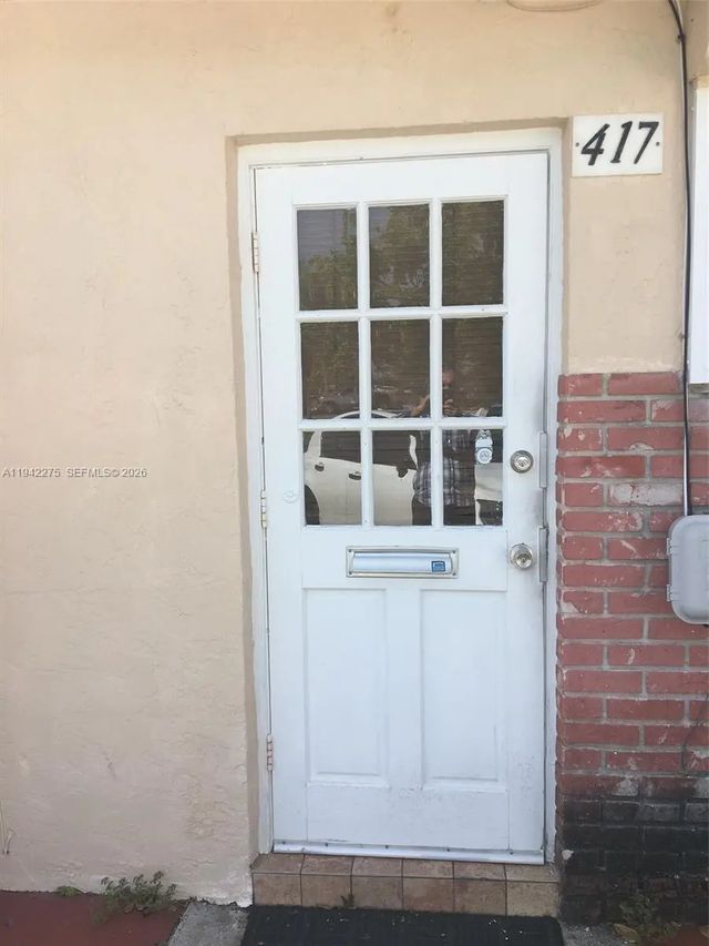 4 of 10 - 413 S Federal Highway, Dania Beach, FL