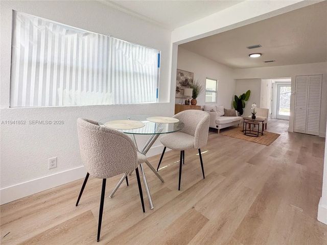 3 of 8 - 953 Ne 37th Street, Oakland Park, FL