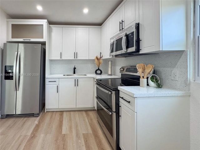 5 of 8 - 953 Ne 37th Street, Oakland Park, FL