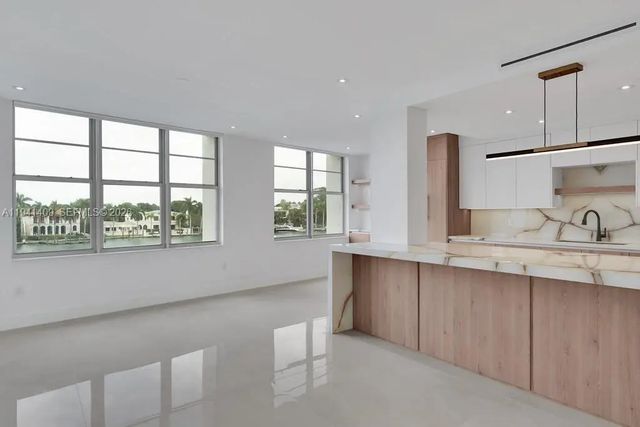 4 of 58 - N/A, Miami Beach, FL
